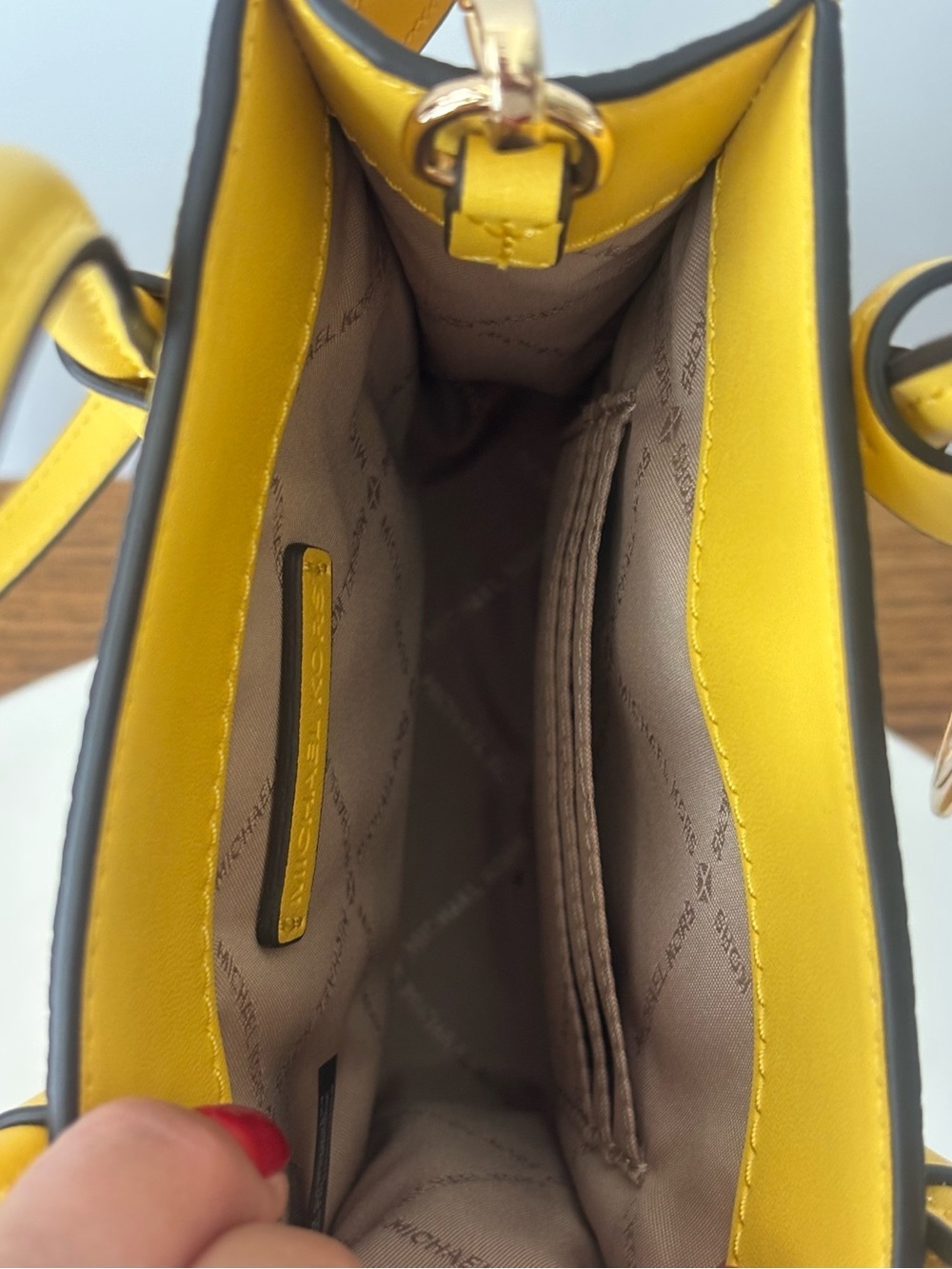 MICHAEL KORS MERCER XS SHOPPER/CROSSBODY - GOLDEN YELLOW - Picture 4 of 4